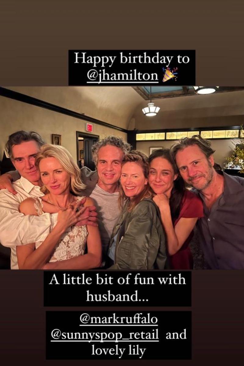 Los recién casados estuvieron de fiesta con Mark Ruffalo, su esposa y otros amigos.