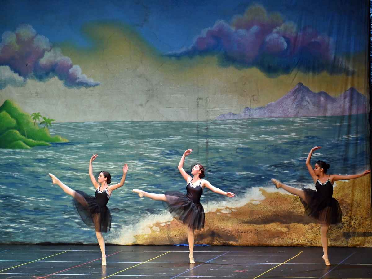 Academia Let's Dance