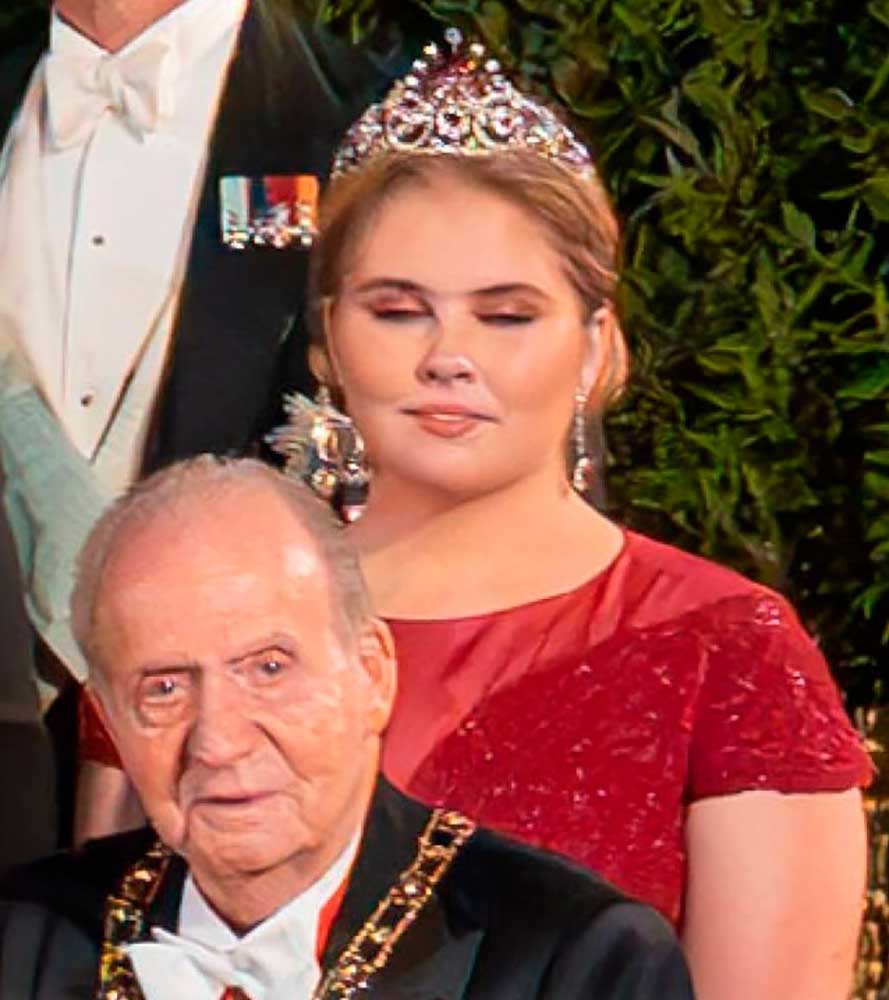 La princesa Amalia de Holanda fue acompañada de sus padres a la boda real de Jordania. 