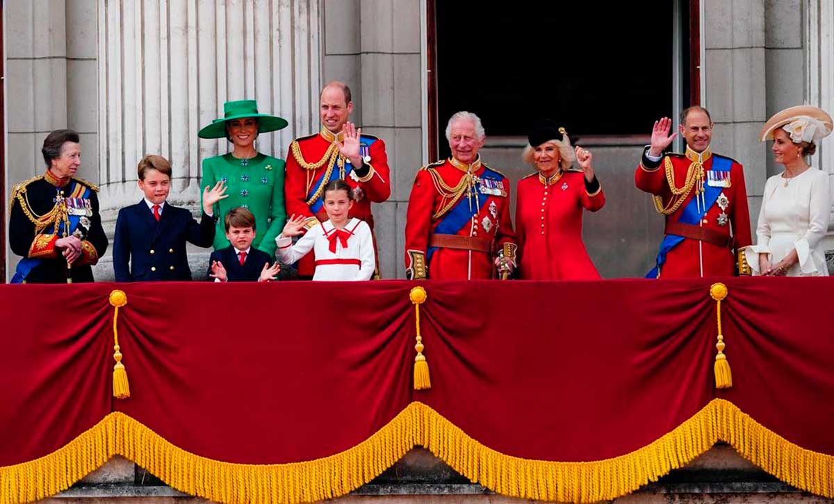 Trooping the Colour rey Carlos III, Palacio Buckingham