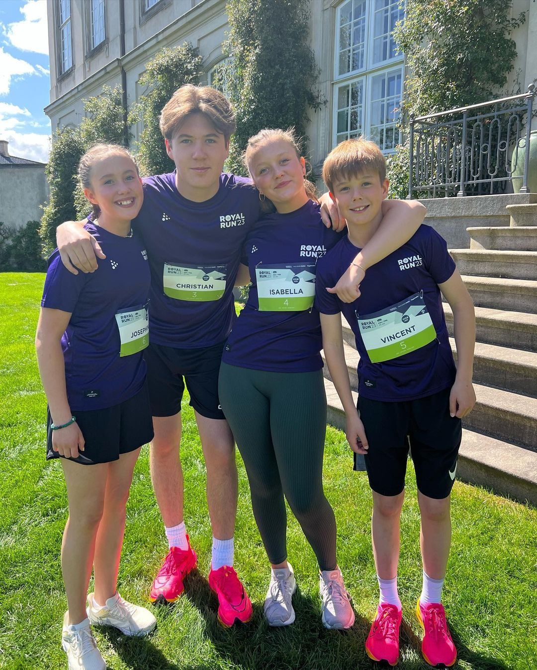 El príncipe Christian es muy apegado a sus tres hermanos: Isabella, Josephine y Vincent. 