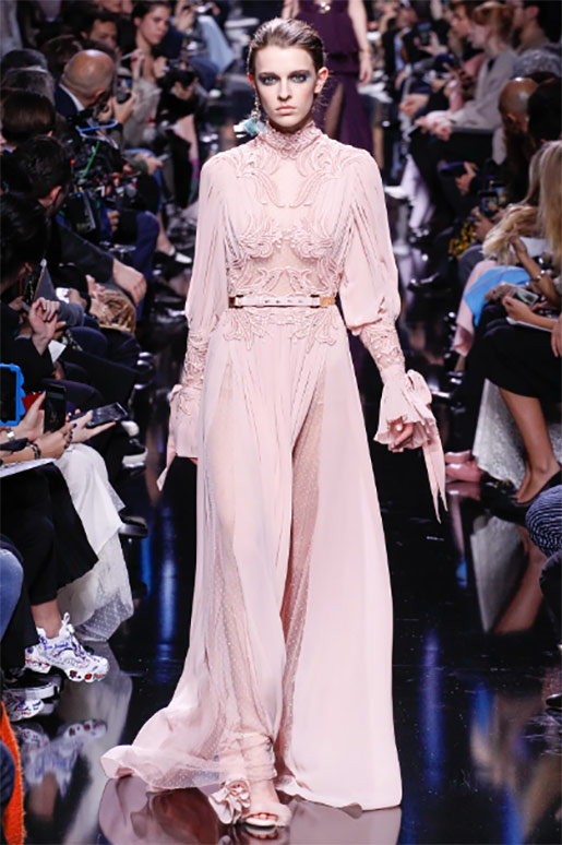 Vestido rosa diseñado por Elie Saab que Kate Middleton lució en la boda real en Jordania.