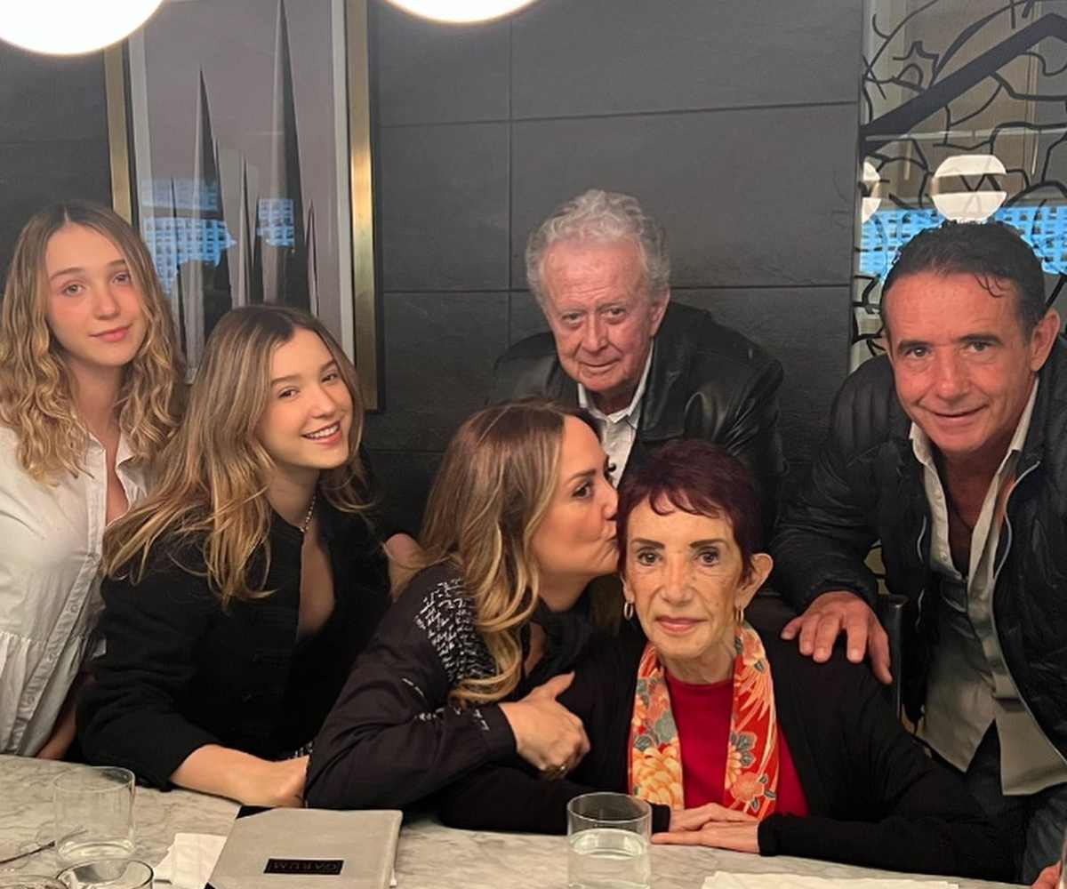 la familia de andrea legarreta se despidió de la señora isabel martínez