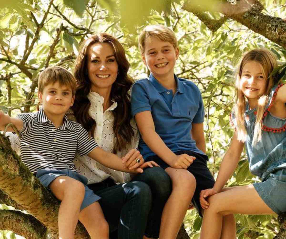 la princesa kate junto a sus tres pequeños hijos ahora viven en una mansión en windsor.