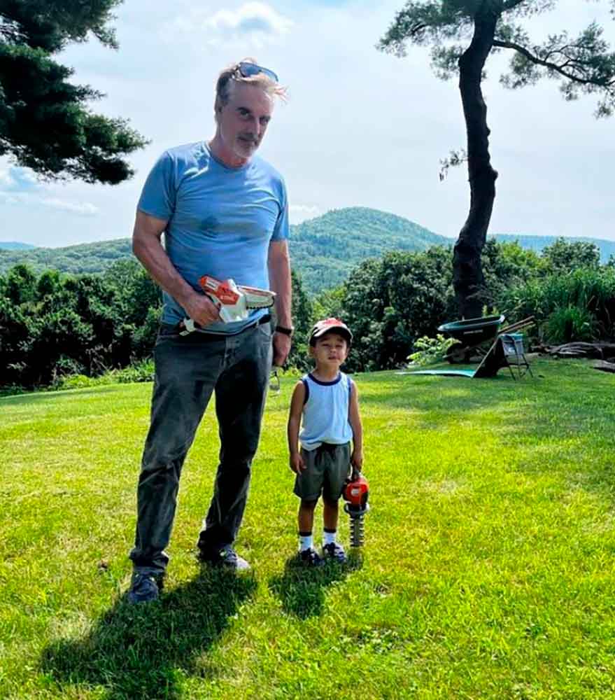 Chris Noth y su hijo Keats