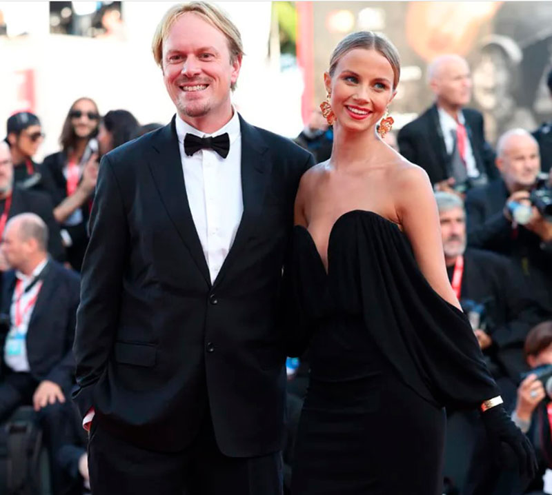 La creación de Anthony Vaccarello para Saint Laurent fue elegido por tres mujeres para la inauguración del Festival de Cine de Venecia. 