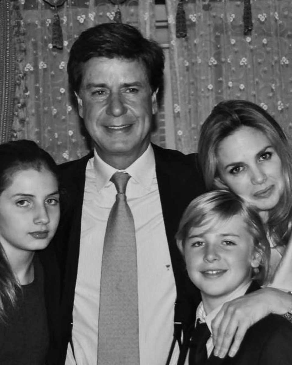 Cayetano Martínez de Irujo, Genoveva Casanova y sus hijos Amina y Luis