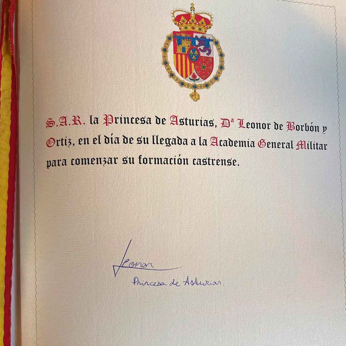Princesa Leonor firma su ingreso a la academia para completar su entrenamiento militar.