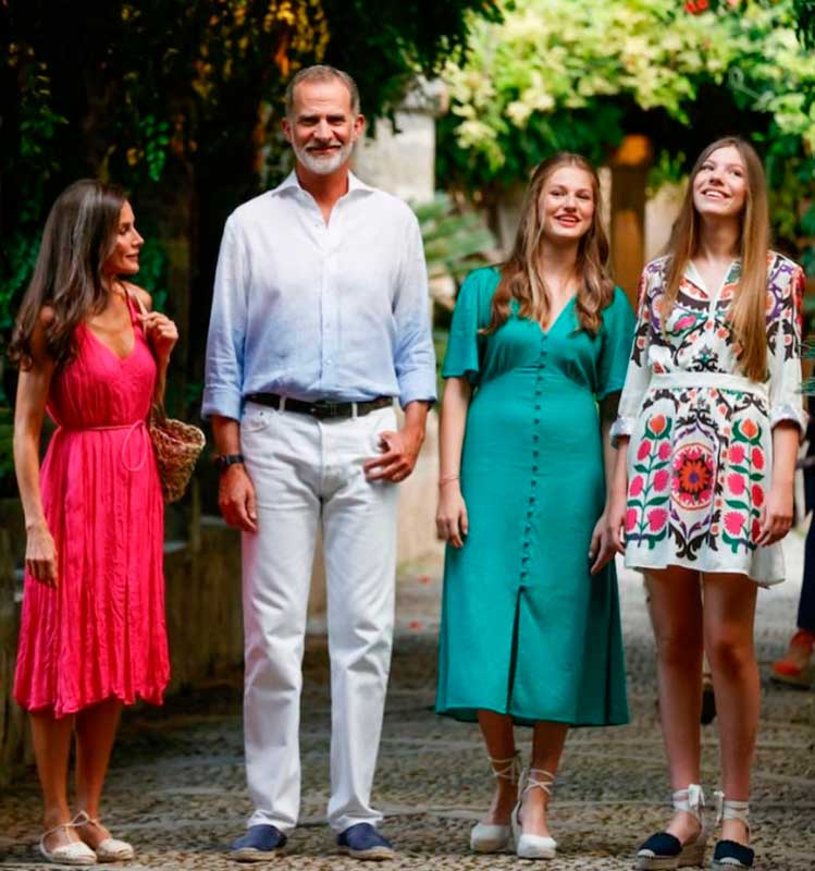 Reyes de España, Felipe VI y Letizia, con sus hijas Leonor y Sofía