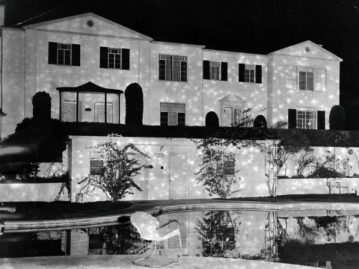 Así lucía Sunset Plaza Apartments en los años 30.