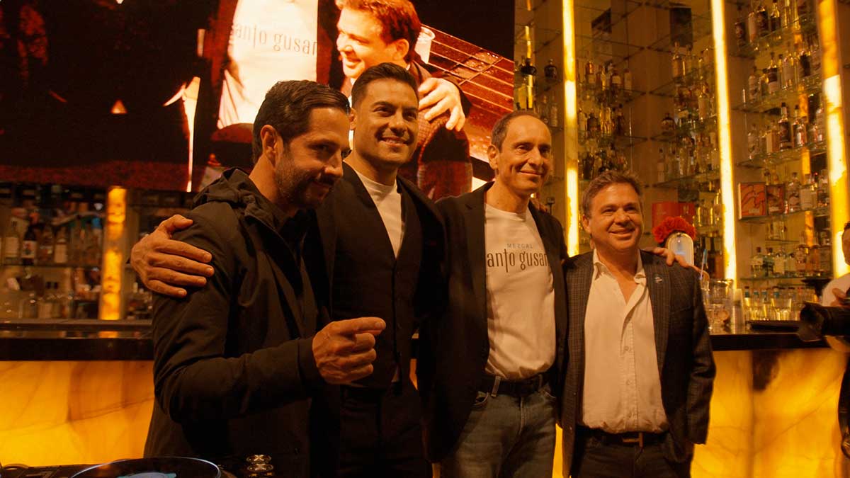 Gerardo Peña, Carlos Rivera, Juan Carlos Cachoua y Alberto Vinicio, socios de Santo Gusano Mezcalería.  