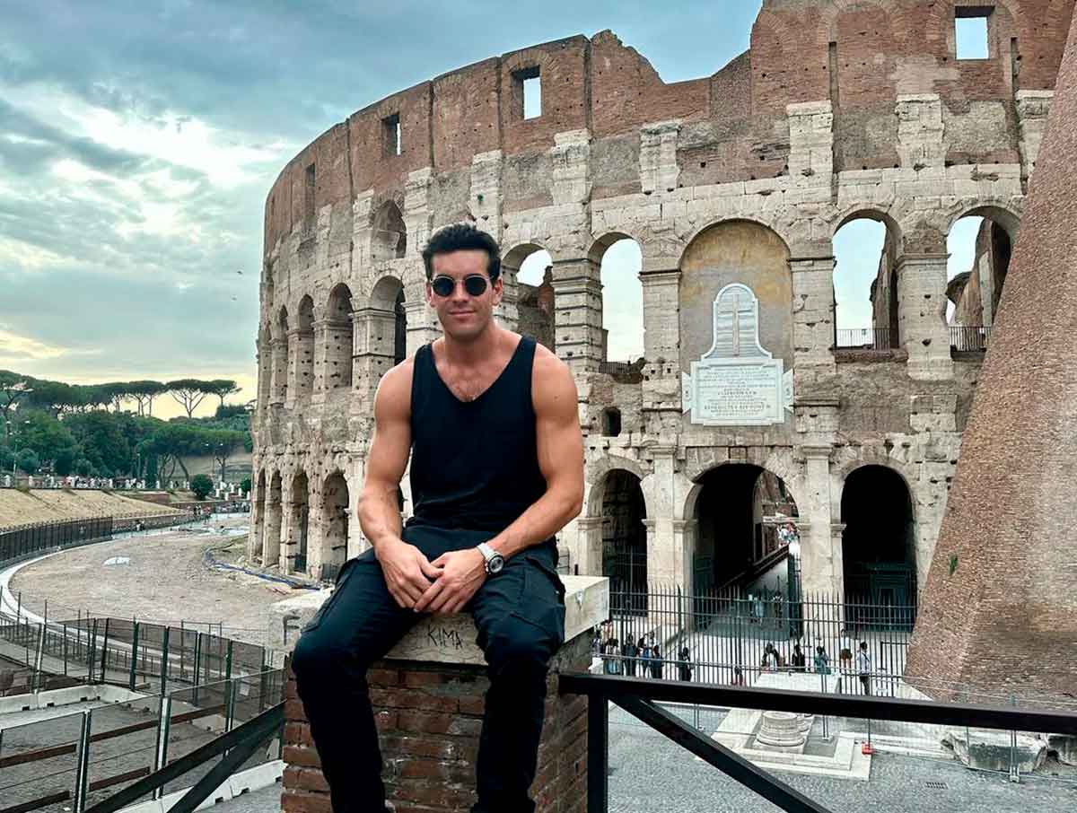 Mario Casas compartió algunas fotos de su estancia en Roma. 