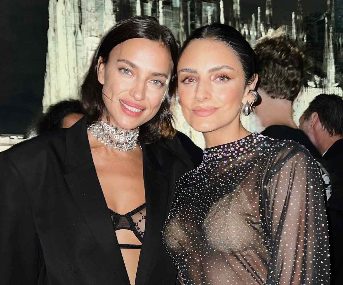 Aislinn Derbez junto con Irina Shayk en la exposición de fotografía de Iann Dey.