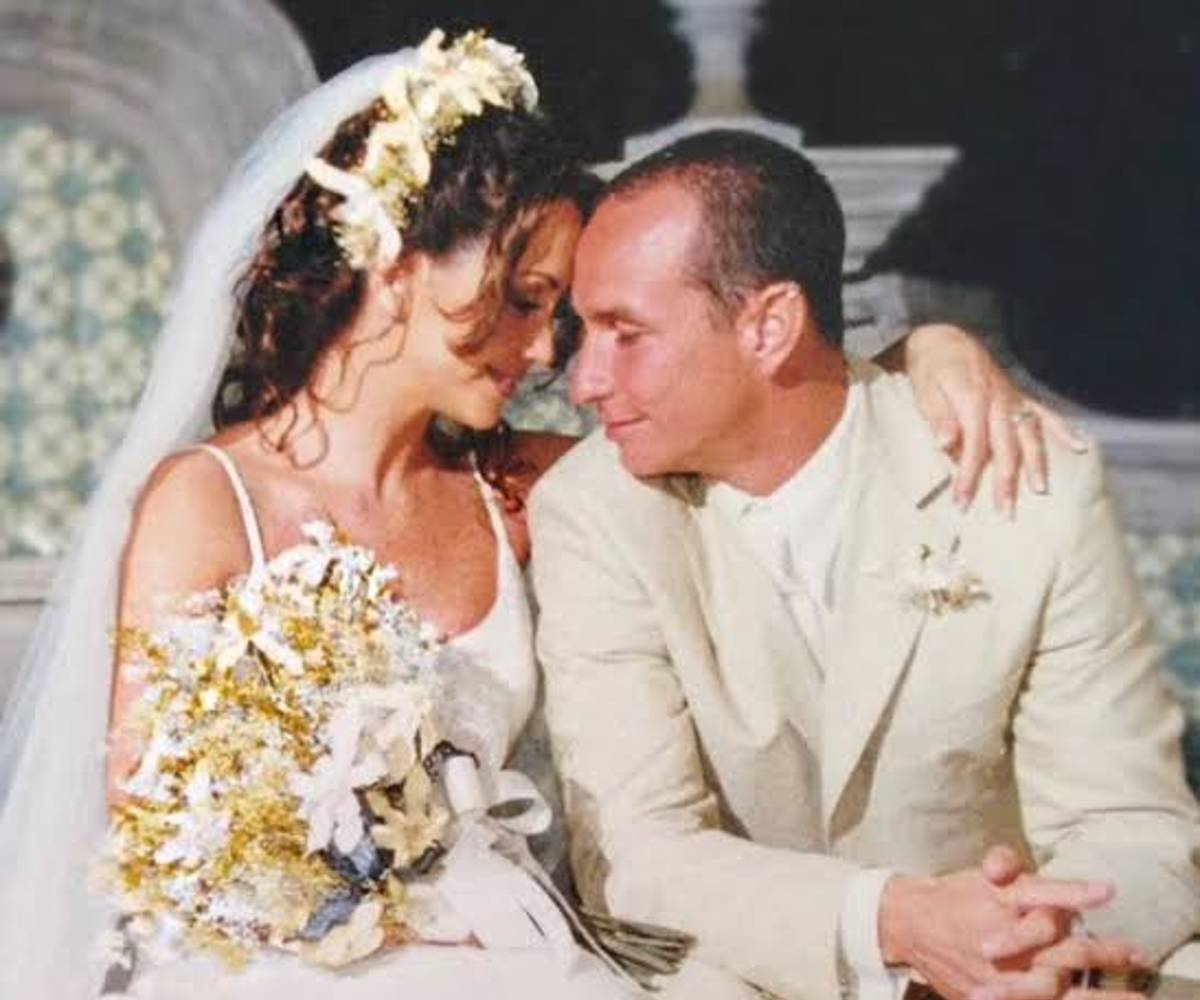 Andrea Legarreta y Erik Rubin el día de su boda, en abril del año 2000