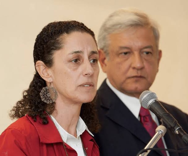 Sheinbaum junto con el presidente López Obrador en conferencia. 