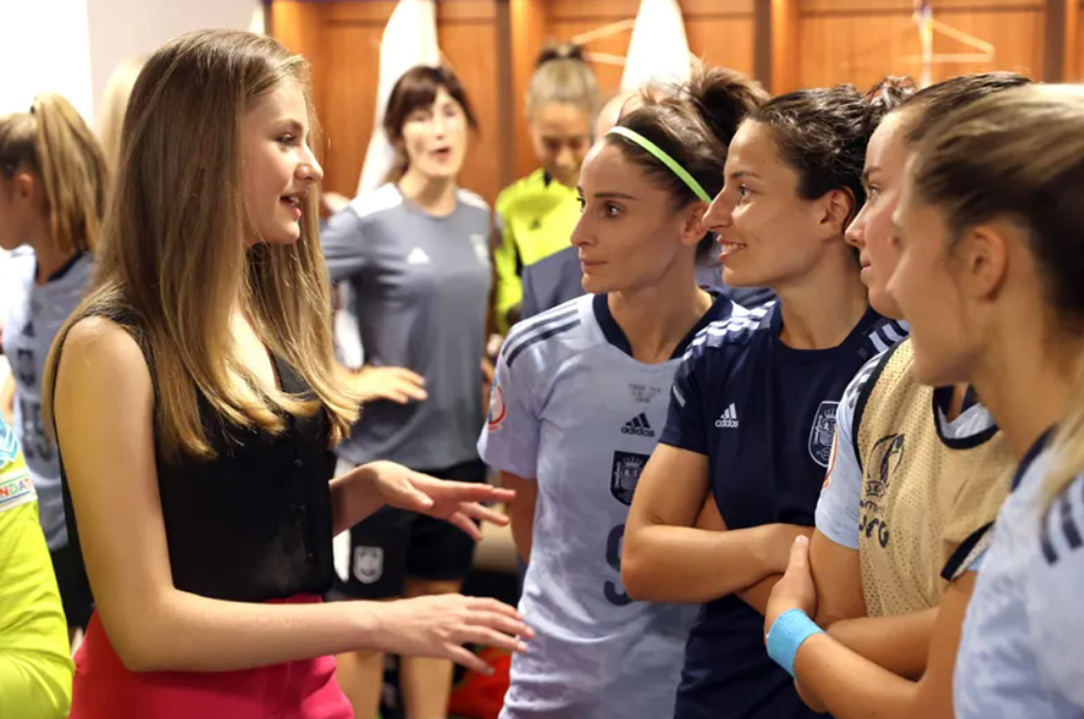 Fanática del futbol femenil. 