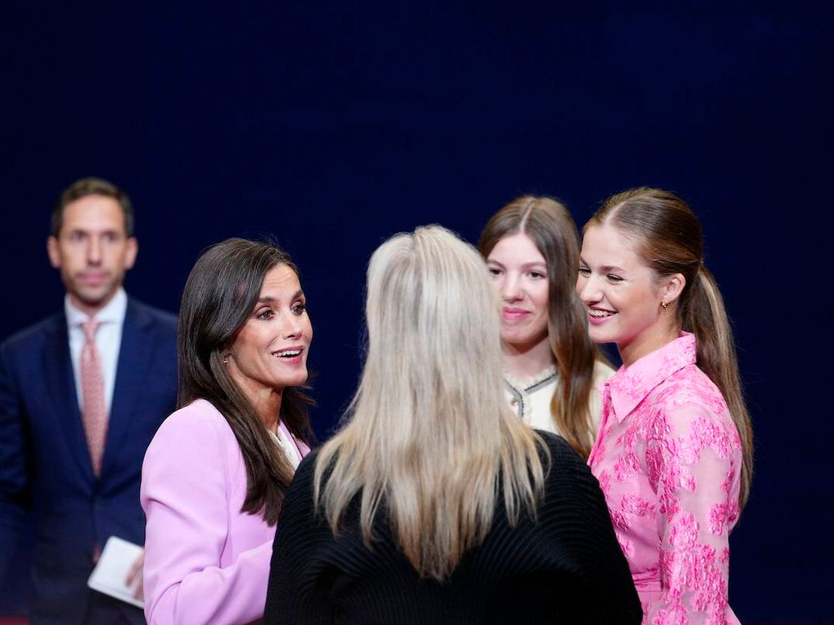 Letizia nunca ha ocultado su fascinación por el cine y tener de frente a Meryl Streep fue un gran acontecimiento para ella. 