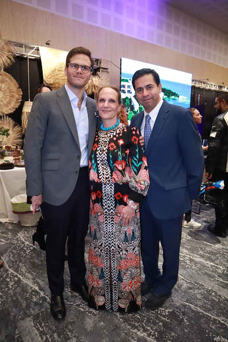 Sergio Hernández (hijo), Ramona Cosío y Sergio Hernández.