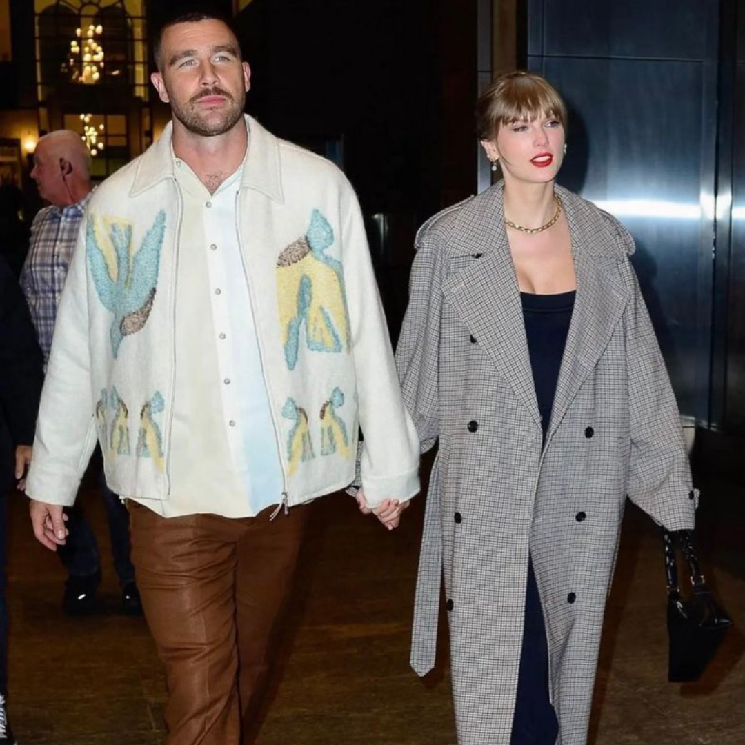 Taylor Swift paseó de la mano este fin de semana con el jugador de la NFL, Travis Kelce, con quien se sospecha, tiene un romance.