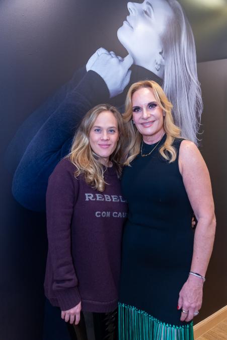 Cynthia Dickter y Raquel Sarfati en la inauguración de Raquel Sarfati Skin Studio.