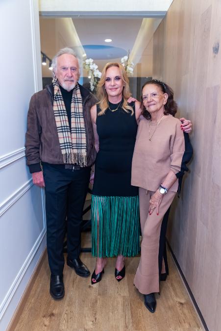 Aniceto, Raquel y Alegrina Sarfati en la inauguración de Raquel Sarfati Skin Studio.