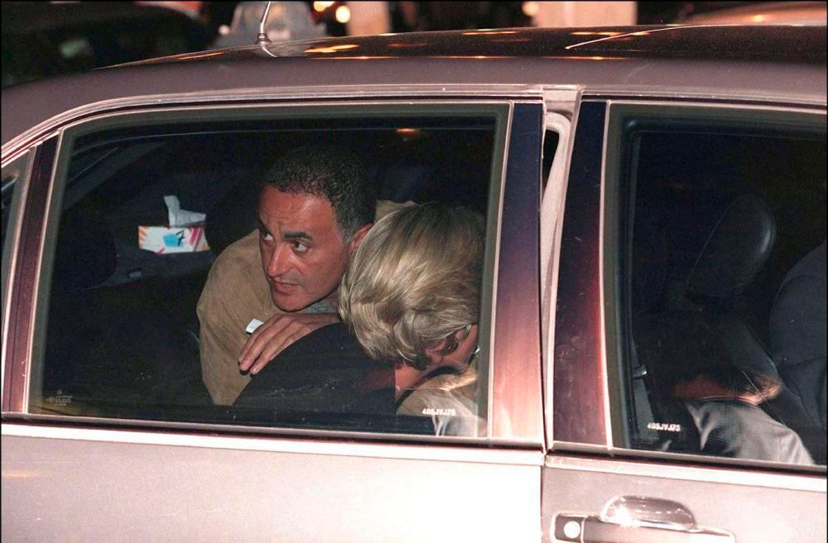 Dodi Al Fayed quería proteger a la princesa Diana de los paparazzi y cambió de planes el el 'último minuto' durante su estancia en París. 