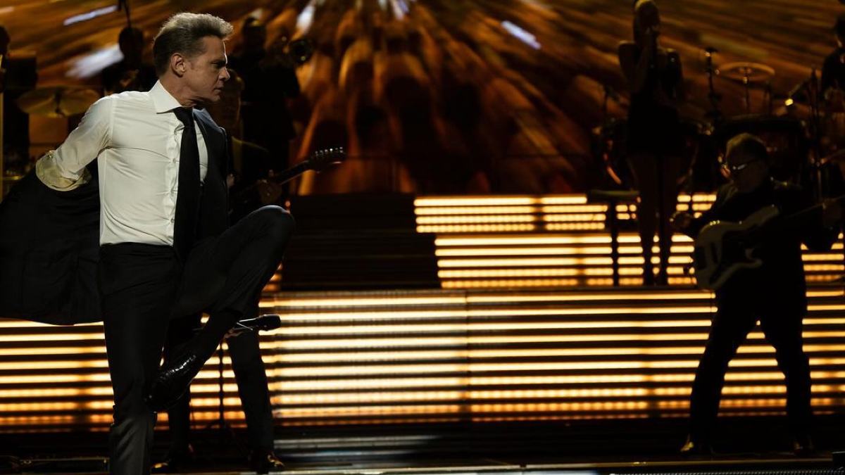 Luis Miguel hechiza al público de la Arena Ciudad de México en su primer show
