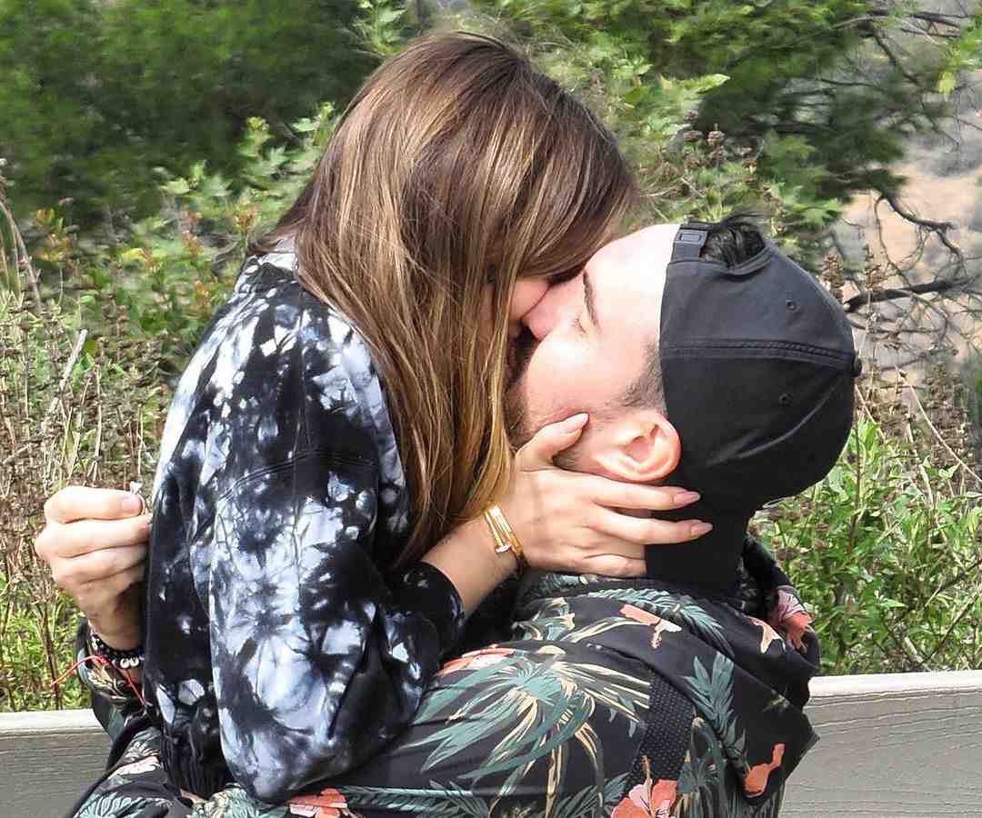Sofía Castro publicó una serie de fotos inéditas de su compromiso con Pablo Bernot. 