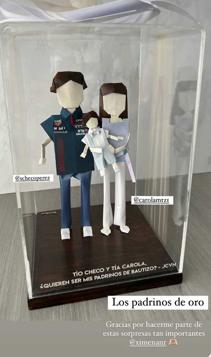 Con este lindo detalle en origami, Checo y su esposa Carola aceptaron ser los padrinos del pequeño Juanca. 