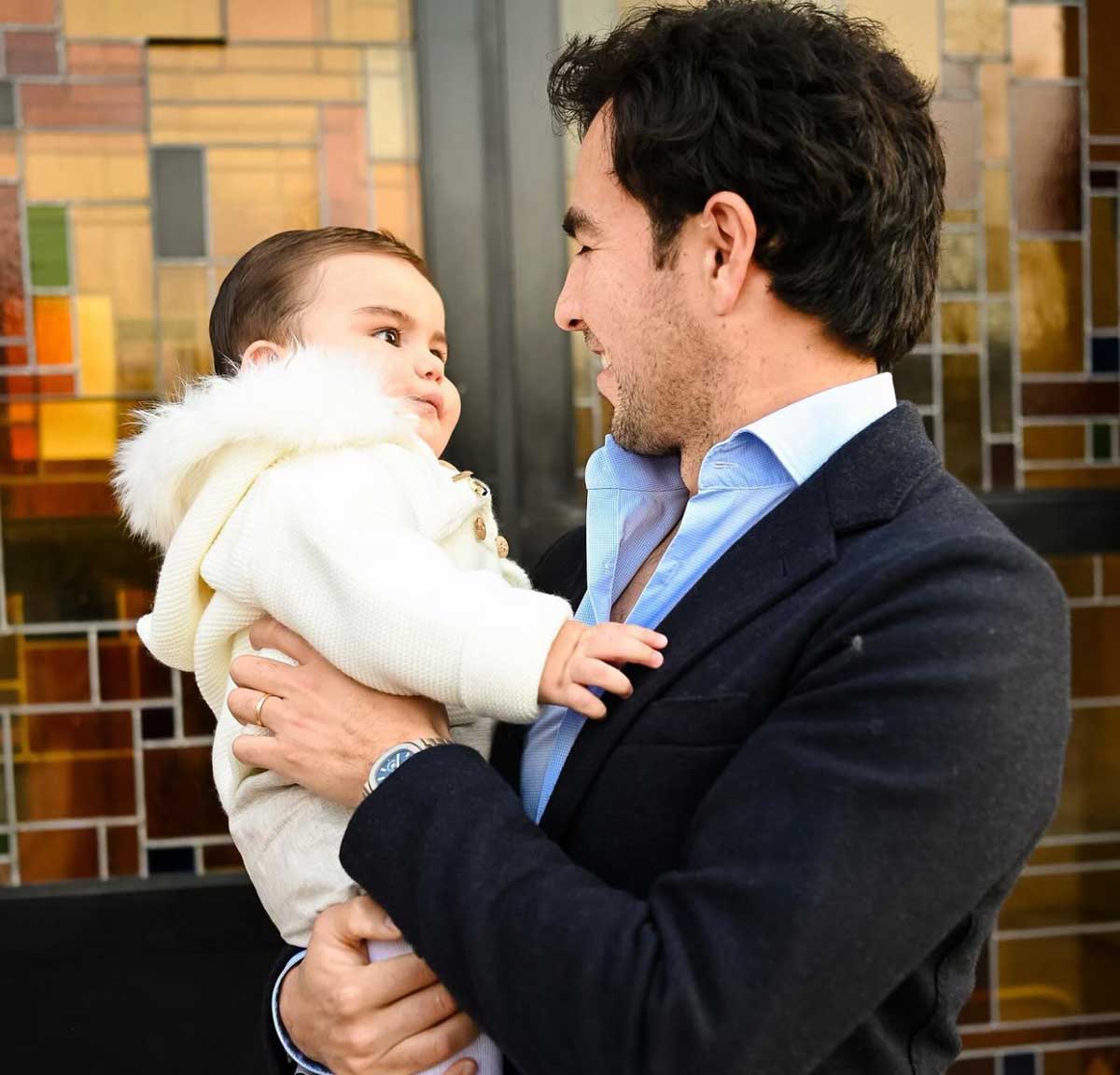 Sergio Checo Pérez padrino de bautizo del hijo de Ximena Navarrete y Juan Carlos Valladares.