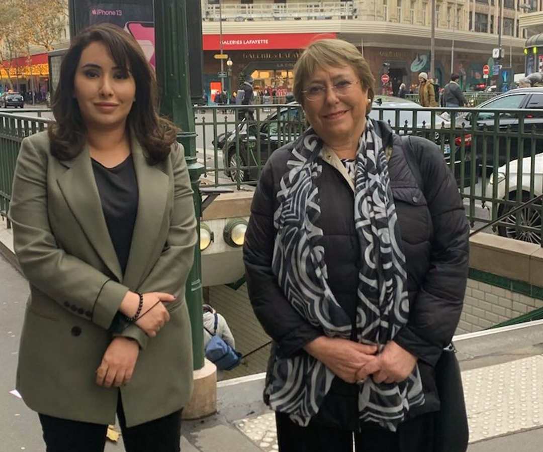 Michelle Bachelet al lado de la princesa Latifa