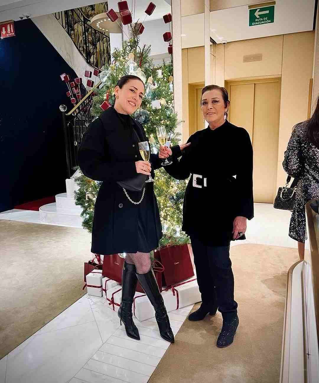 Stephanie Salas y Sylvia Pasquel