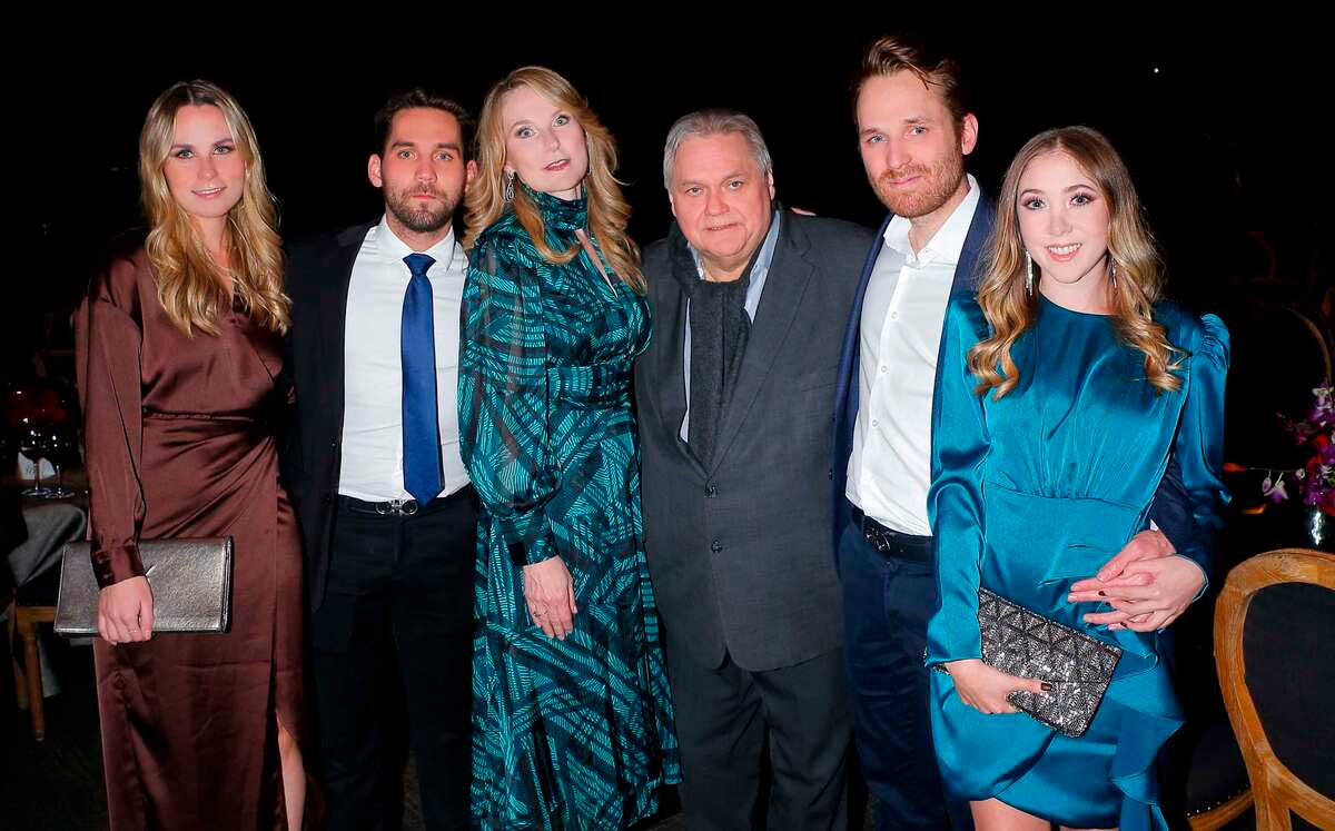 Carlos Bremer estaba casado con Adriana Ibarra con quien tuvo cuatro hijos: Carlos, Marcelo, Paulina y Adriana.