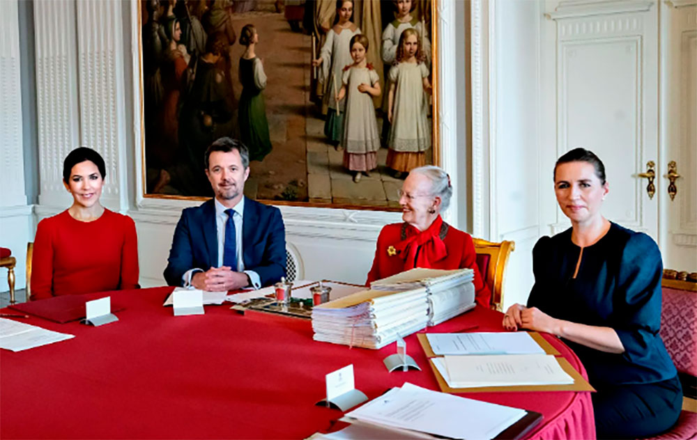 Será la primera vez que una mujer ministra, Mette Frederiksen, corone a un rey en Dinamarca. 