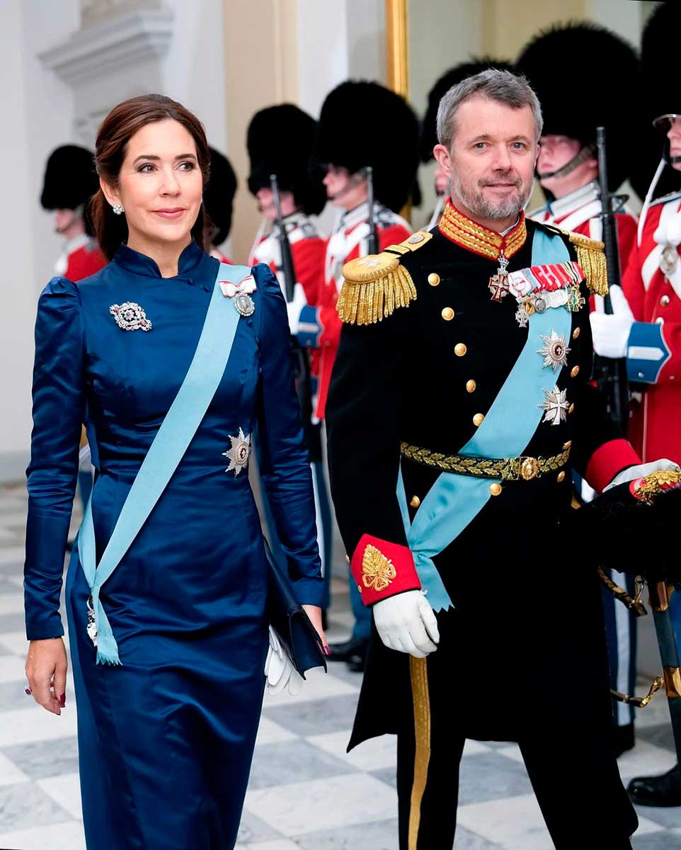 Experta en lenguaje corporal insiste en que la relación entre Federico y Mary es distante.