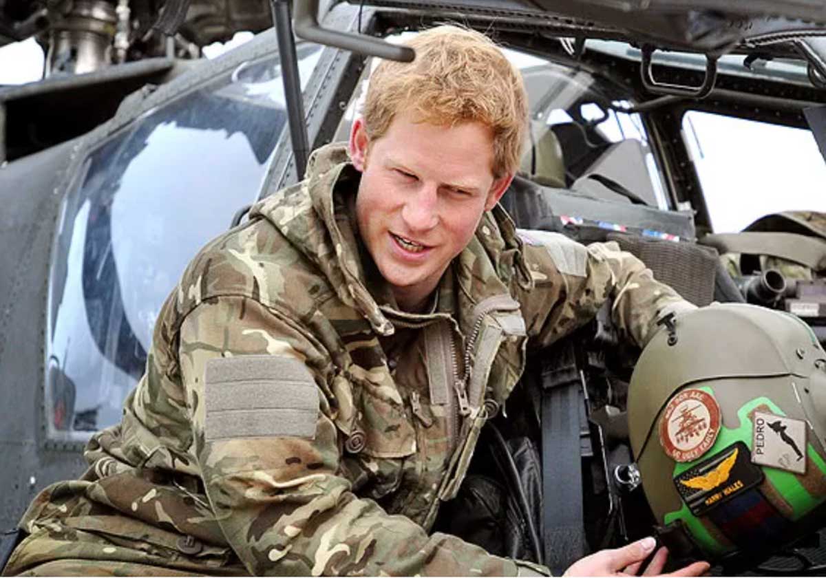 El duque de Sussex fue condecorado por su labor como piloto de aviación del ejército británico.