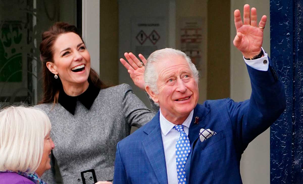 El diagnóstico de salud de la princesa de Gales es aún confuso, mientras que el comunicado del monarca fue claro y conciso.