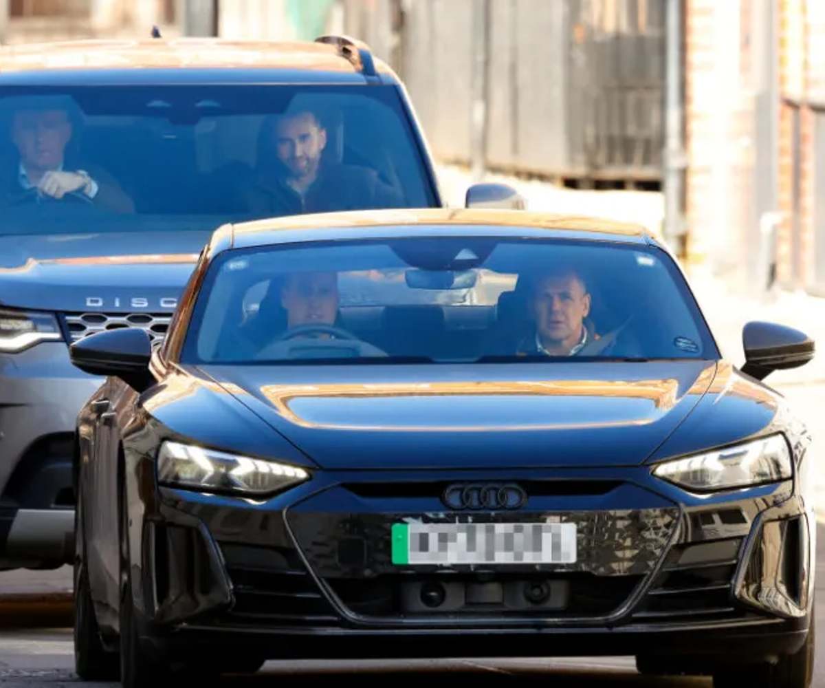 Visiblemente preocupado, el príncipe William visitó a Kate Middleton en el hospital. 