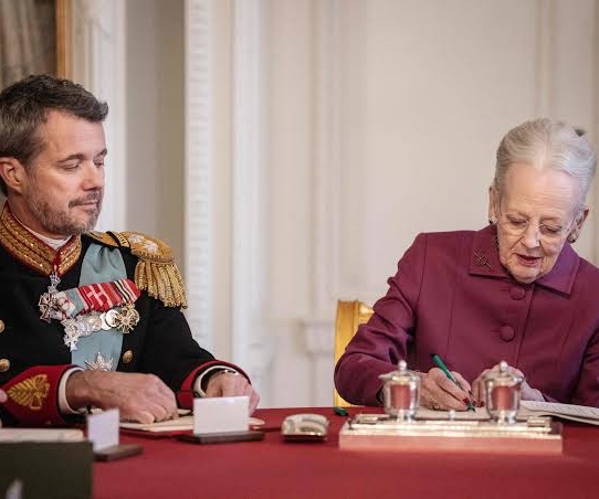 La reina Margarita firmó su abdicación tras 52 años de reinado en Dinamarca. 