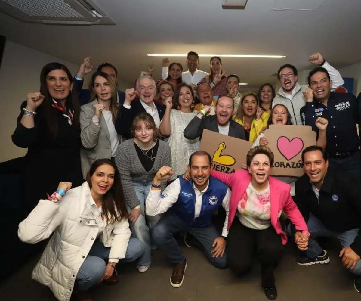 Santiago Creel junto a su hija Constanza y miembros de la cúpula del PAN.