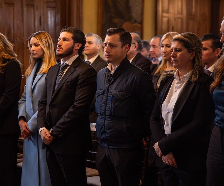 Asistentes al homenaje a Carlos Bremer