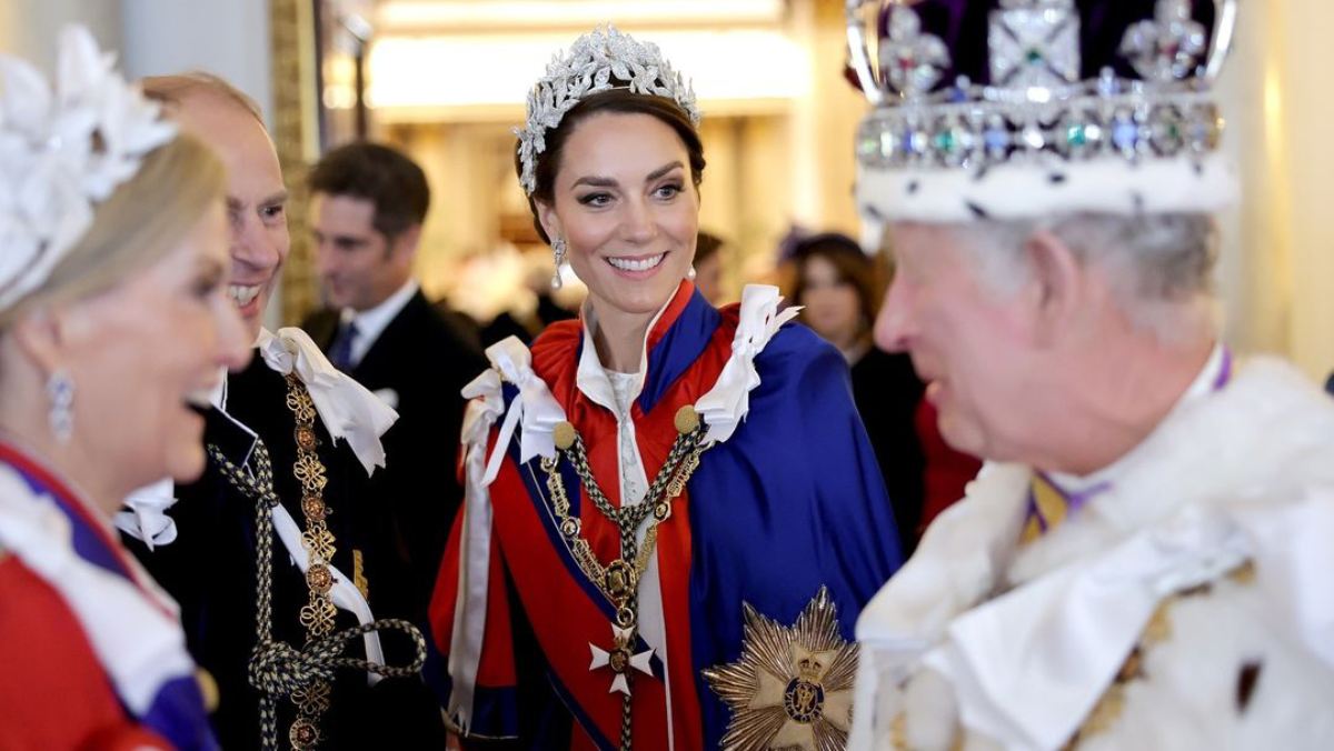 Kate Middleton con el rey Carlos el día de la coronación.