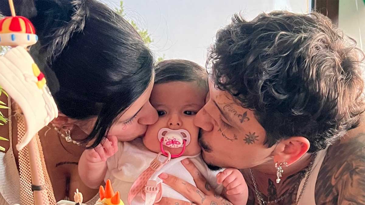 ¡Por fin! Cazzu y Christian Nodal dejan al descubierto la carita de su pequeña Inti.