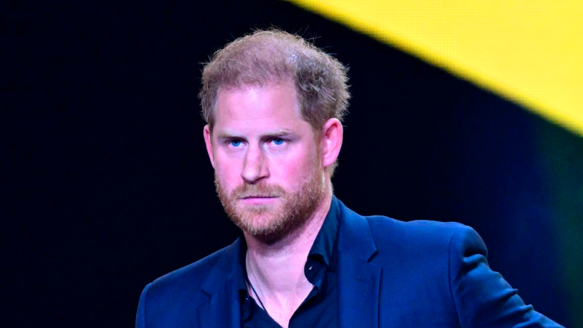 Entre lágrimas, el príncipe Harry acudió a un servicio memorial en el Reino Unido. 