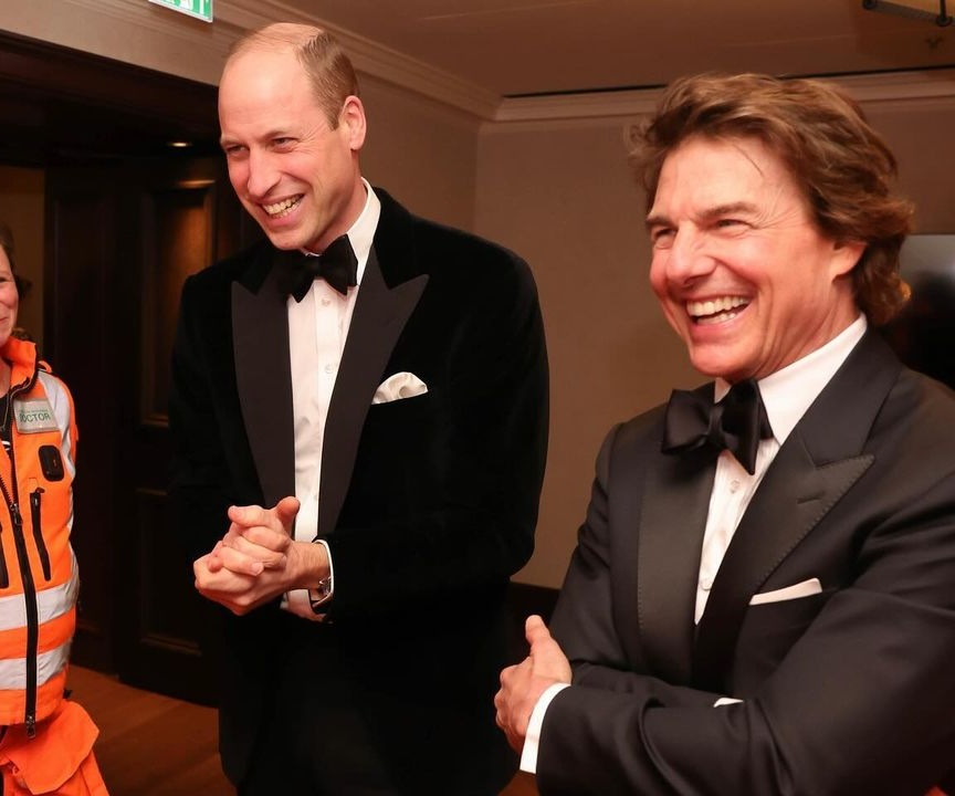 Tom Cruise junto al príncipe William en el evento de la Ambulancia Aérea de Londres.