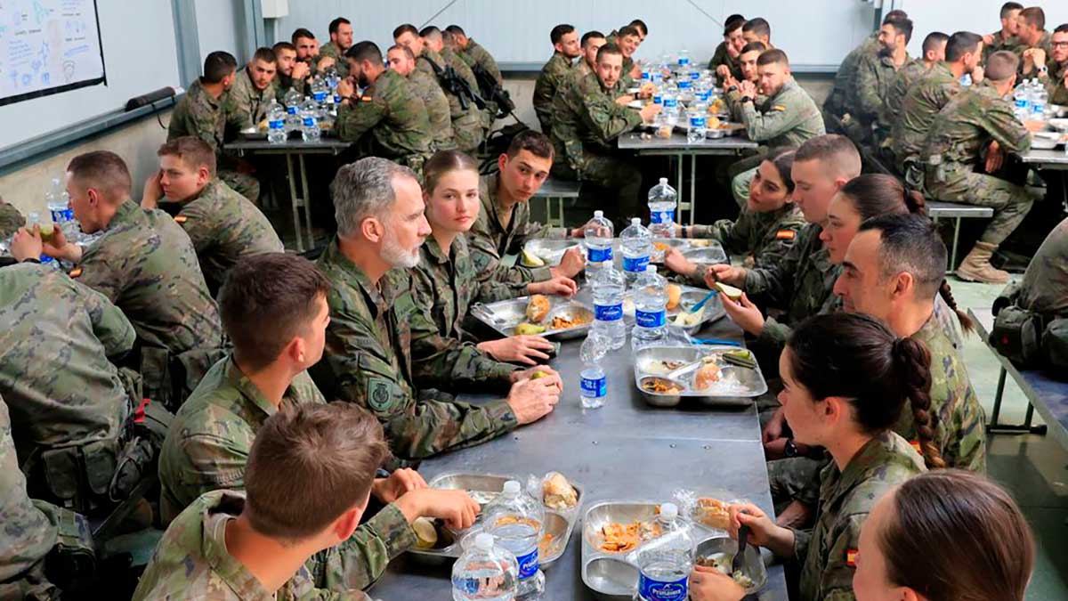 En la Academia Militar de Zaragoza, la princesa ha logrado crear un importante círculo de amistades. 