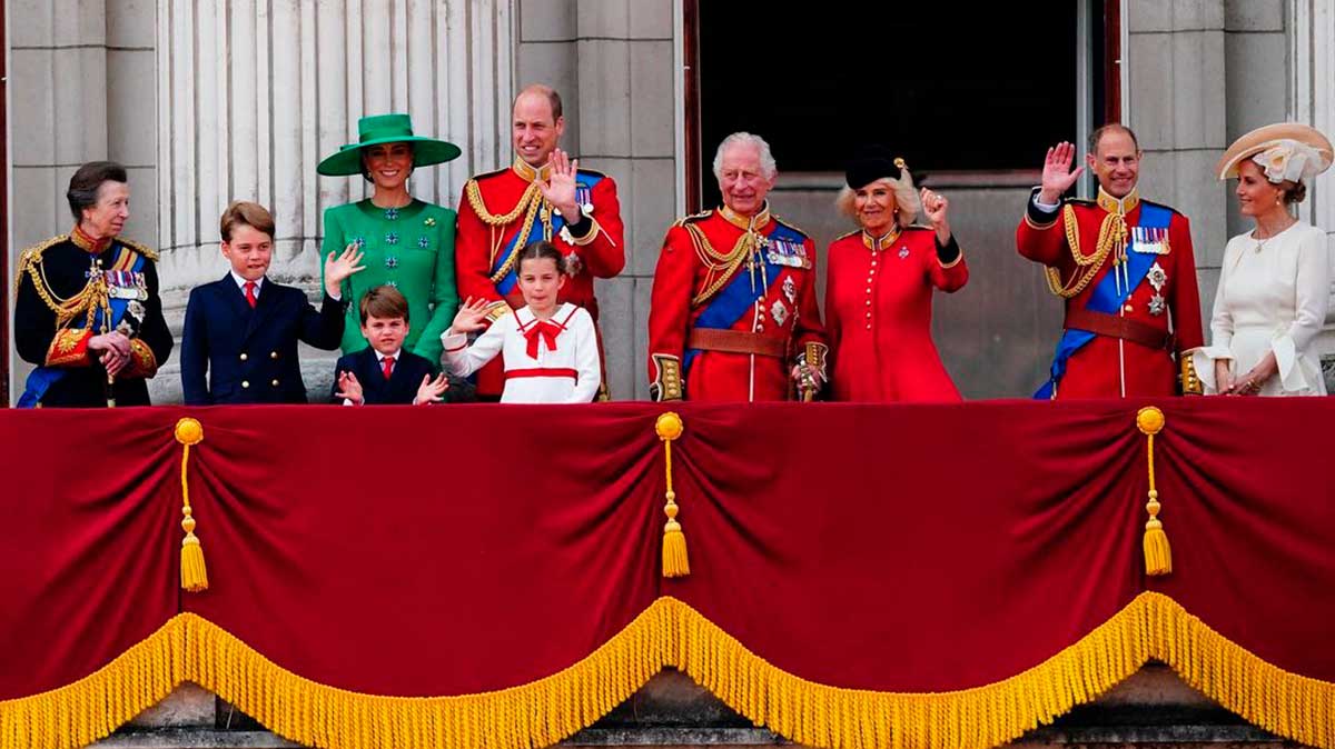 ¿Quién será el 'asistente' dispuesto a responder los cuestionamientos de la prensa sobre lo que sucede detrás de Buckingham?