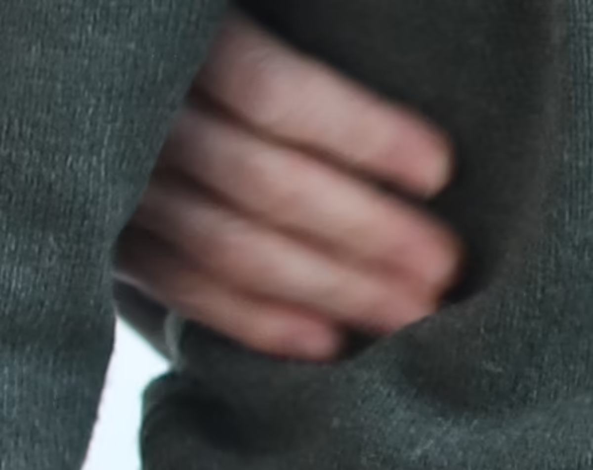 En la iotografía del Día de las Madres, la mano derecha de Kate Middleton se ve muy distorsionada.
