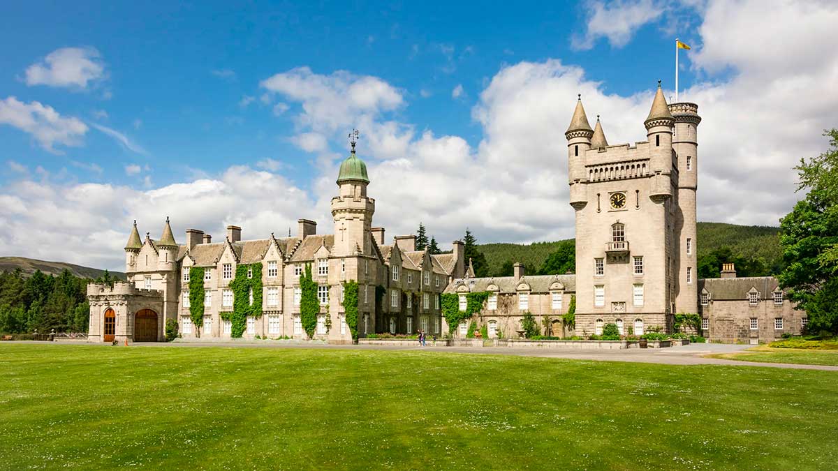 Así es el Castillo de Balmoral: el refugio favorito de la familia real británica que por primera vez estará abierto al público