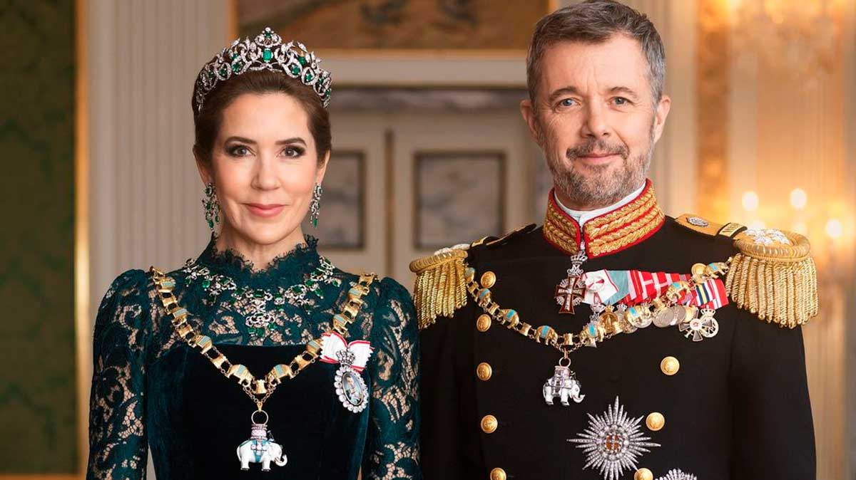 Todo parece indicar que el primer retrato oficial de Mary y Federico de Dinamarca está 'manipulado'.